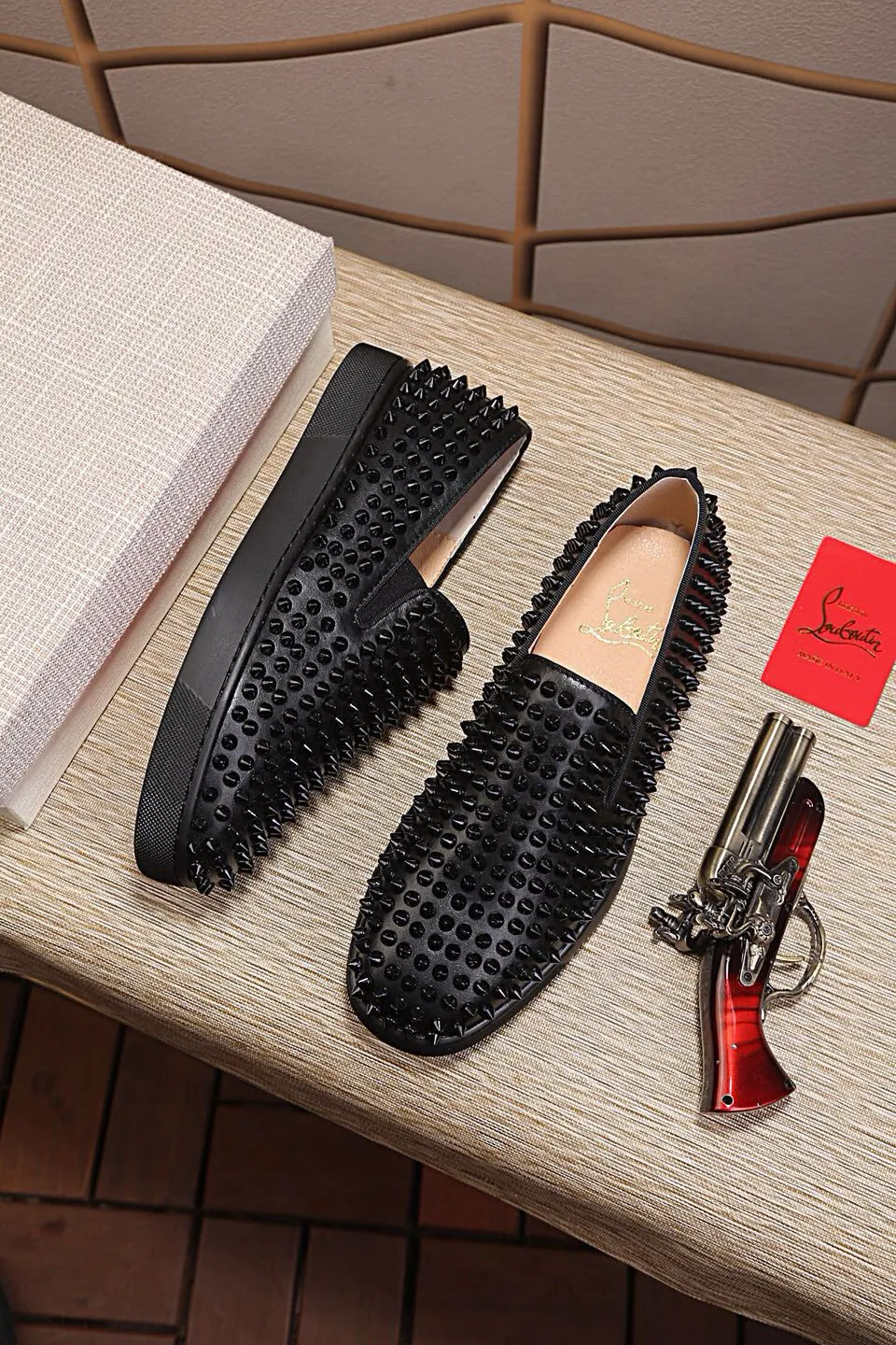 Men's shoes💰: 460💰christian louboutin (CL red sole shoes) counter nail series, high-top casual sneakers for couples📢 📢 📢 Exclusive hot style release🎈🎈💪Movable latex feet👻Finished outsole line [Proud]😝Female 35-40#Male 38#-46, global supply😝 [Top version]: Original imported cowhide upper, top original leather lining, original molded TPU outsole, original 1:1 detail processing, original shoe last.
